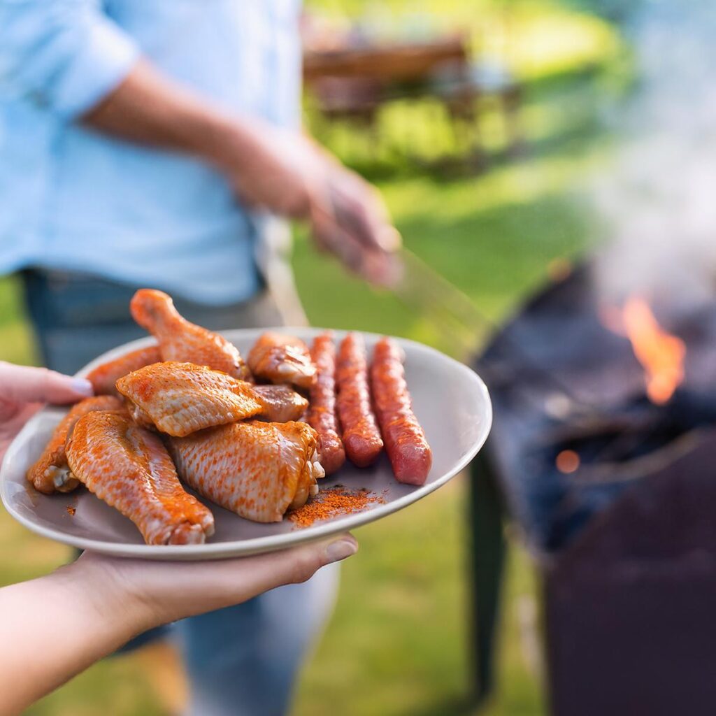 Grătar în orice sezon – 5 idei de preparate cu pui pe grill care salvează timp și dau energie