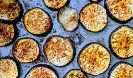 Photo oven-baked crispy oil-free potatoes
