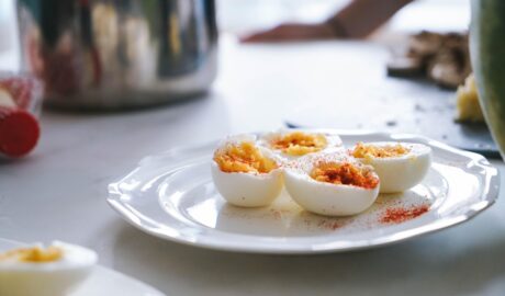Photo cooking eggs