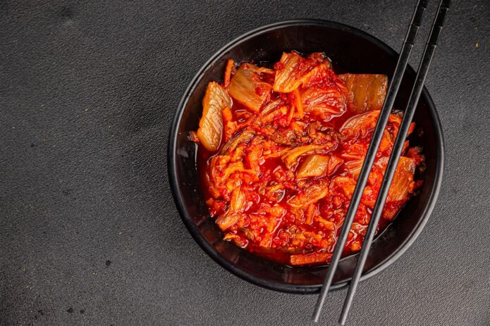Kimchi: istorie, arome și beneficiile fermentării coreene