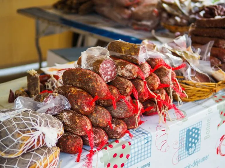 Photo meat for traditional and juicy sausages