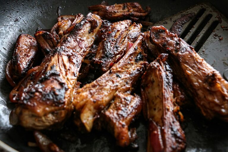 Photo pork neck marinade in dark beer